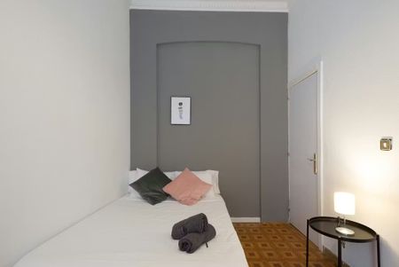 Calle de los Jardines, Madrid, Community of Madrid 28013 - Photo 3