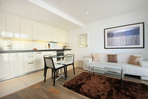 Times Square, Aldgate, E1 - Photo 1