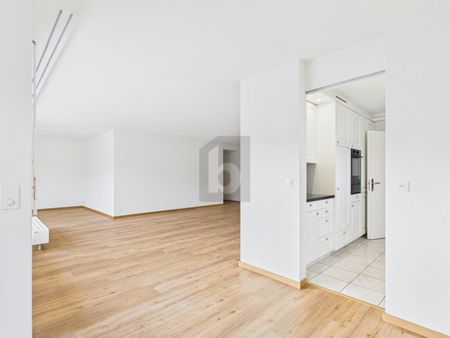 RENOVATED, EASY TO MAINTAIN WITH BEAUTIFUL VIEW - Photo 4