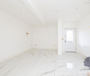 4 bedroom terraced house to rent - Photo 1