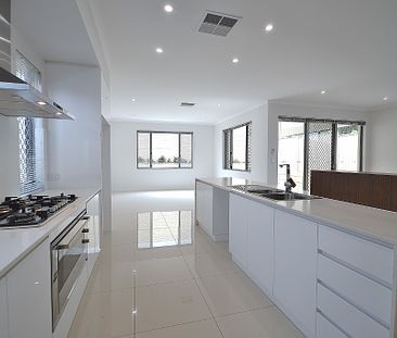 4x2x2 FAMILY HOME BOASTING MODERN LIVING AT ITS BEST! - Photo 1