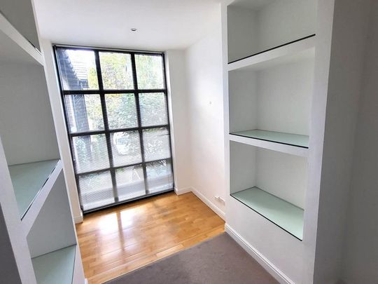 2 bedroom mews to rent - Photo 1