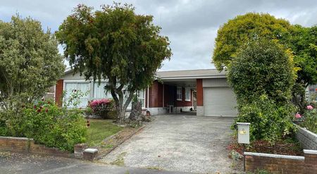 Perfect 3 Bedroom Family Home in Silverdale! - Photo 4