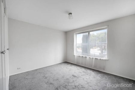 “Spacious 3-Bedroom Unit in the Heart of Maribyrnong” - Photo 2