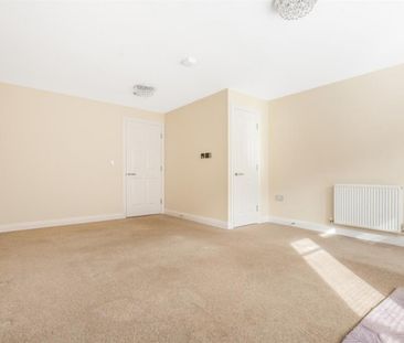 4 bedroom House To Let - Photo 3