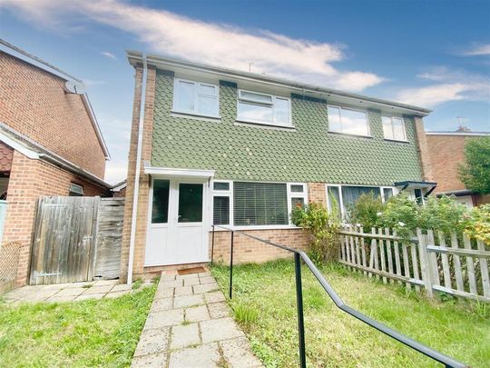 3 bedroom semi-detached house to rent - Photo 1