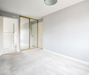 Well presented 3 bedroom detached house situated in the popular Vil... - Photo 3