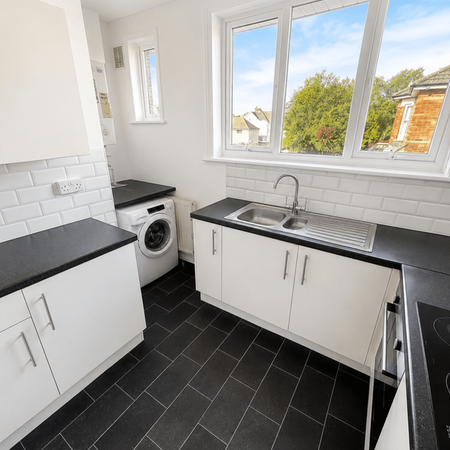 2 bedroom flat to rent - Photo 3