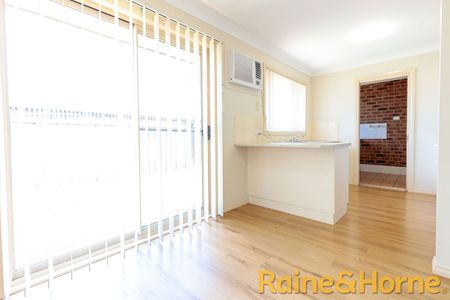 Modern townhouse in Central North - Photo 5