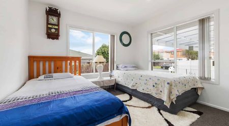 Sunny 3 Bedroom Home - Photo 5