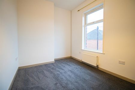 2-Bed Terraced House to Let on Crown Street, Preston - Photo 3