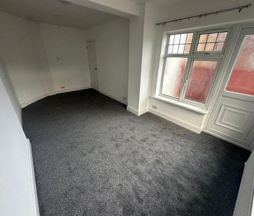 4 bedroom semi-detached house to rent - Photo 3