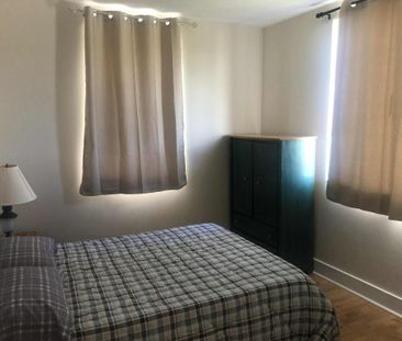 Grand 4 1/2 meublé à louer au mois deux chambres situé dans le pitt... - Photo 1