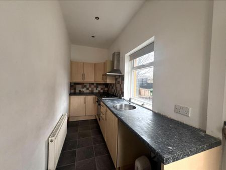 2 bedroom end of terrace house to rent - Photo 3