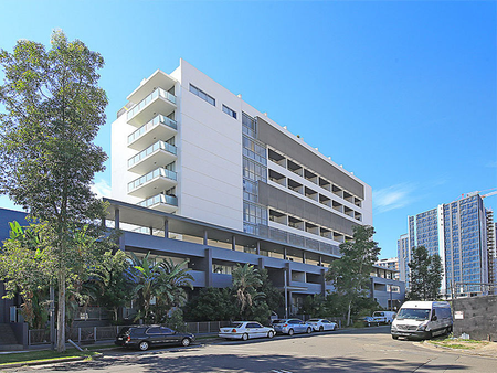 Modern Two-Bedroom Apartment with Resort-Style Facilities in Prime Location - Photo 4