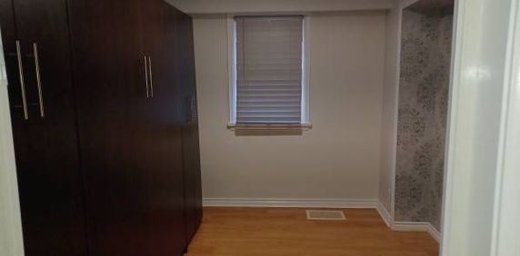 Oshawa bunglow unit for rent - Photo 2