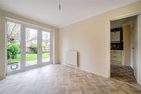 Five-bedroom detached home with garage. - Photo 2