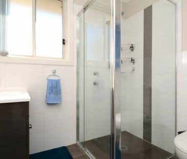 CLASSY MODERN UNIT! - Photo 4