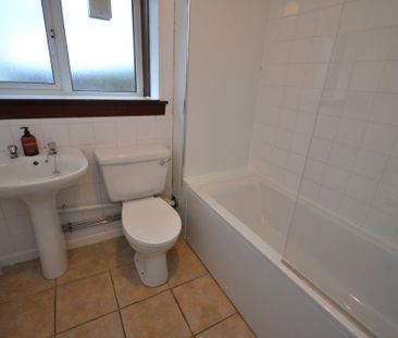 3 bedroom flat to rent - Photo 3