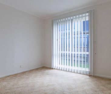 2 Bedroom, 1 Bathroom plus lock-up garage - Photo 6