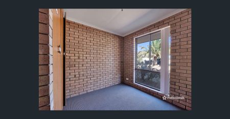 Family Home - Photo 4