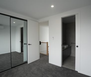 Ready to move in! A spacious Brand New 3-bedroom townhouse in Brayb... - Photo 5