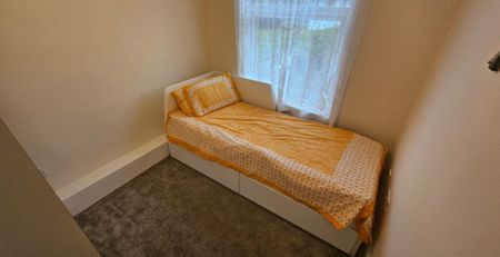 Mexborough Place, Chapel Allerton, Leeds, LS7 3EB - Photo 5