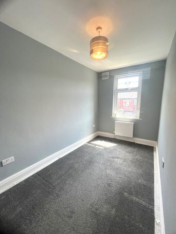 East Street, Radcliffe - Photo 2