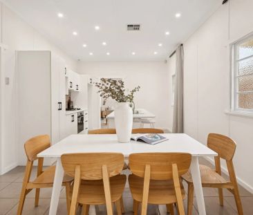 Beautifully Refreshed Family Home in Sought-After Hawthorne - Photo 3