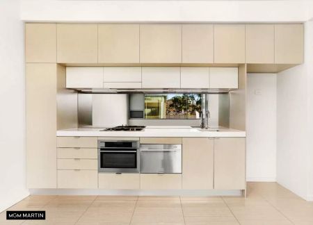 MGM MARTIN - AIR CONDITIONED ONE BEDROOM APARTMENT - Photo 3