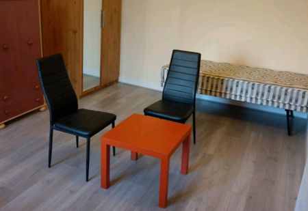 2 Bed Flat, Stoney Stanton Road, CV1 - Photo 2