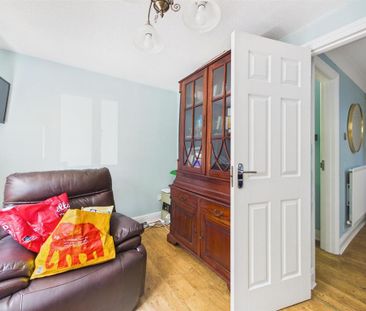 4 bedroom detached house to rent - Photo 2