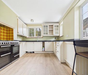 4 bedroom semi-detached house to rent - Photo 4