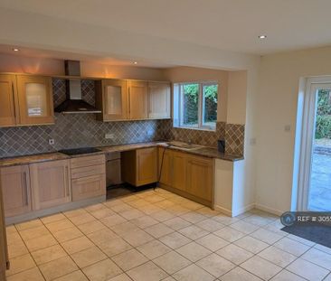 4 bedroom bungalow to rent - Photo 3