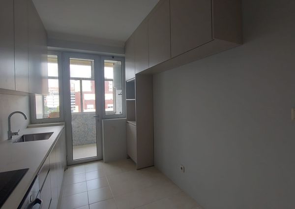 Apartamento T4 para Arrendamento com Garagem em zona prestigiada no Porto