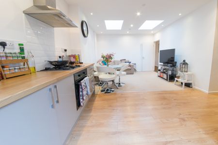 3 Bed Flat, Mile End Road, E1 - Photo 5