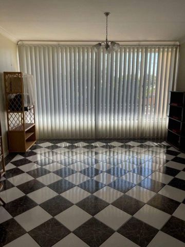 Upstairs 3 Bedroom Unit/Apartment close to all Amenities - Photo 2