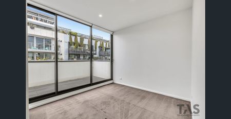 SUNNY TWO BEDROOM WITH SWEEPING CITY VIEWS IN BRUNSWICK ! - Photo 4