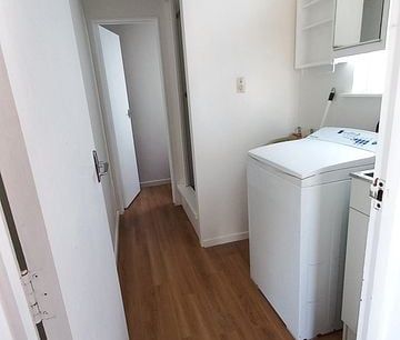 Recently renovated 1-bedroom unit - Photo 6