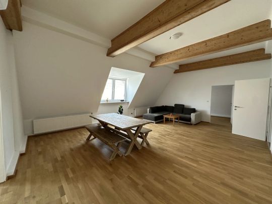UNBEFRISTET: große 5 Zimmer im frisch ausgebauten Dachgeschoss mit Balkon! - Foto 1
