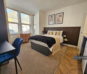 1 bedroom in a house share to rent - Photo 3
