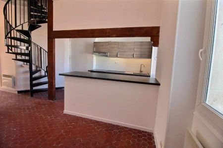 MARSEILLE 13005. CHAVE/CAMAS. Appartement en duplex de 55² + terrasse - Photo 2