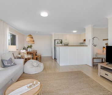 BEACHSIDE UNIT COOLANGATTA - FURNISHED - Photo 1