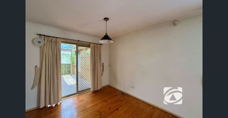 PERFECTLY LOCATED FAMILY HOME - Photo 2