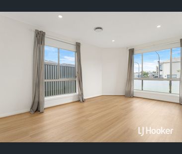 Beautiful 3 Bedroom Home - Great Location! - Photo 3