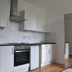 Studio Flat, Bolton Road, M6 - Photo 2