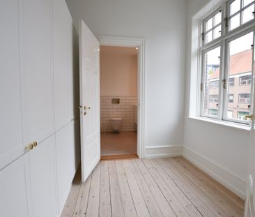 Stor 5-værelses i smuk hjørneejendom i midtbyen - Photo 2