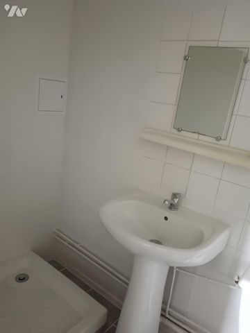 LE MANS - CHASSE ROYALE Studio 26.50m2 SALLE DE DOUCHE AVEC WC, PIECE PRINCIPALE? COIN CUISINE - Photo 4