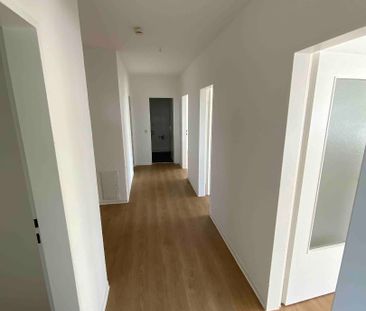 Große 3 Zimmer Wohnung mit Balkon - Foto 3