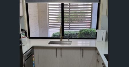 Modern Fully Renovated Townhouse in Prime Indooroopilly Location - Photo 3